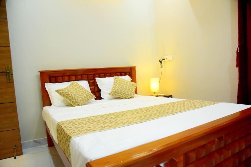 Sri 2bhk For Familys Couples Parking A1 Apartment