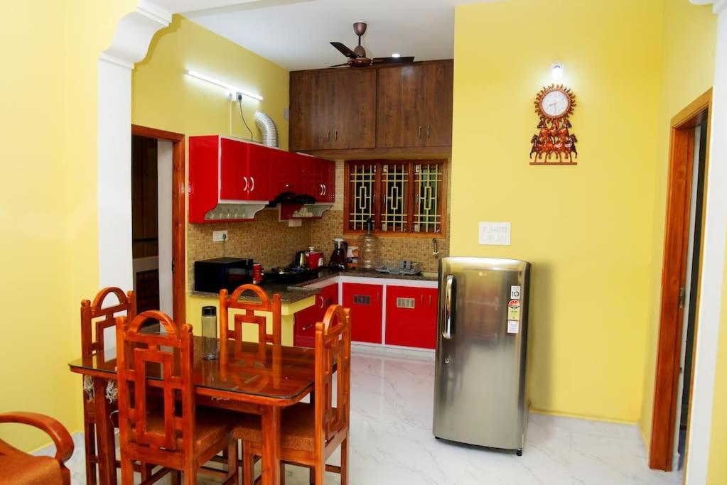 Sri 2bhk For Familys Couples Parking A1 *