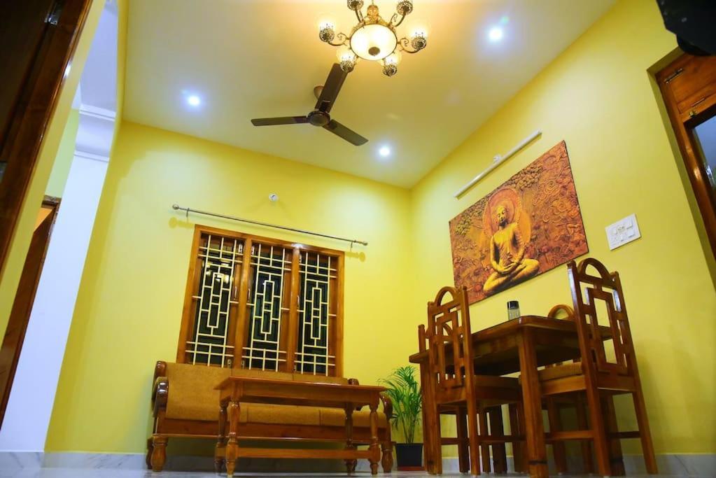 अपार्टमेंट Sri 2bhk For Familys Couples Parking A1